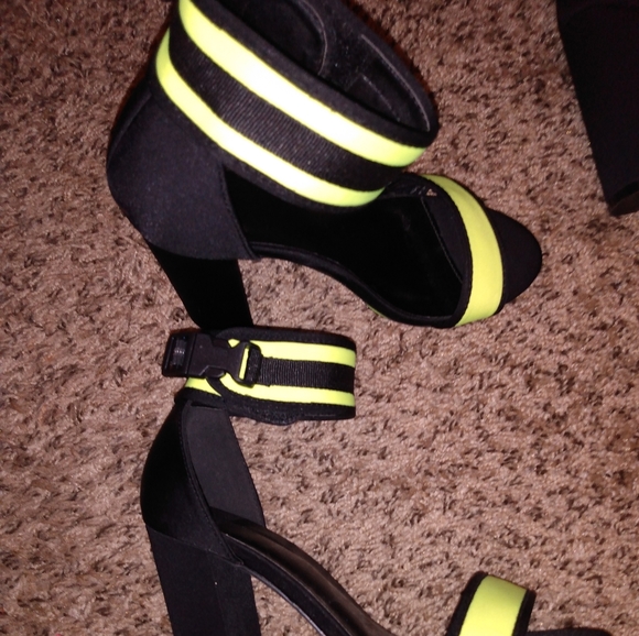 Heels - Picture 2 of 2